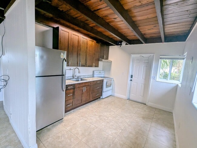 Photo - 321 SE 15th Ave Unidad A5