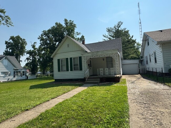 Cozy Comfort: 2 Bed, 1 Bath Home with Spac... - Cozy Comfort: 2 Bed, 1 Bath Home with Spac...