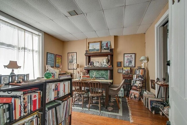 Charming 1 Bedroom/ 1 Bath Apartment walka... - Charming 1 Bedroom/ 1 Bath Apartment walka...
