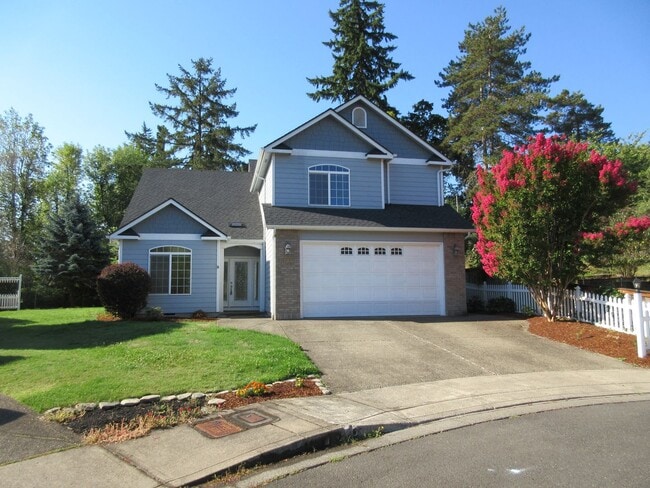 Large 4 Bedroom Home in West Salem - Large 4 Bedroom Home in West Salem