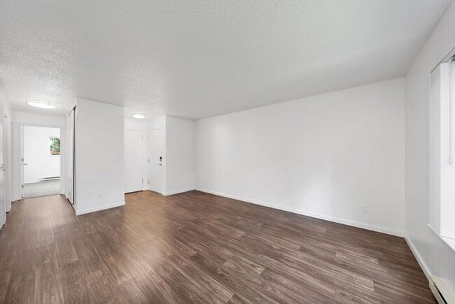 Photo - 2 bedroom Available! Pets OK! END OF SUMME...