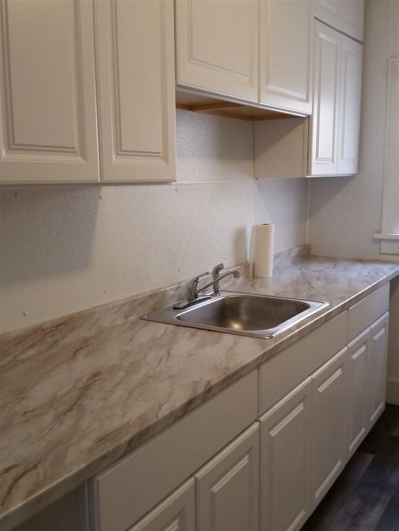 Kitchen - 558 N Grant Ave Unit B