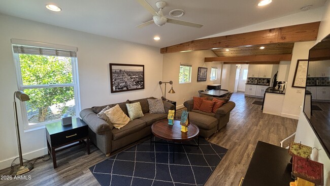 Photo - 706 E Whitton Ave