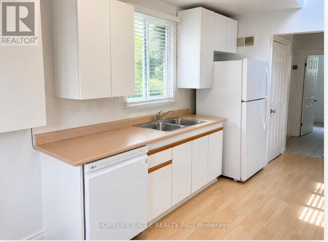 Photo - 142 Riveredge Dr