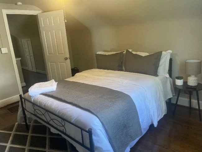 Photo - 1707 Colgate St NE