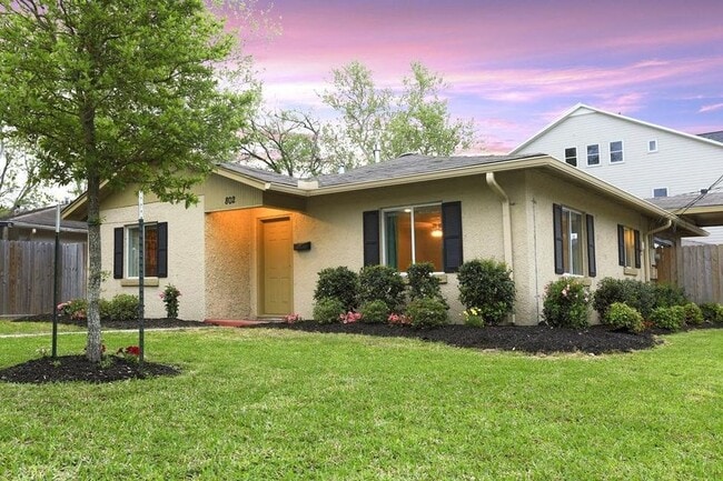 Photo - 802 E 28th St Unidad B