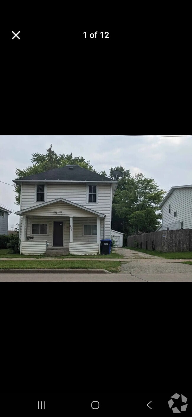 Building Photo - 725 W Franklin St Unit 725 1/2 upper Rental