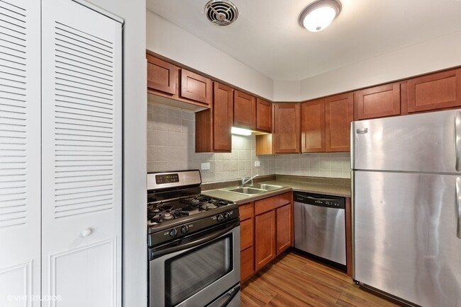 Photo - 5348 N Cumberland Ave Unit 516
