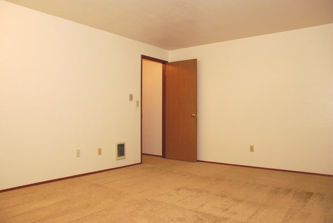 Deerfield West Apartments