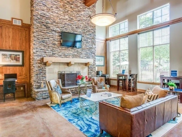 Photo - 10221 Centrepark Dr