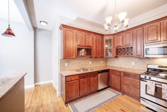 Photo - 654 Elati St