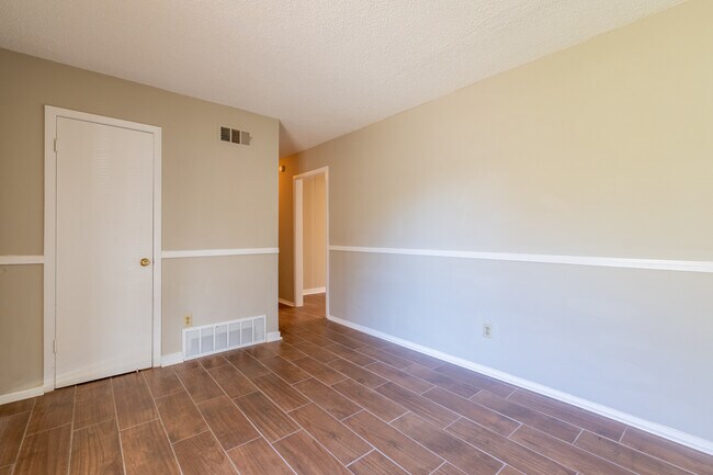 Photo - 6560 Greenbriar Dr