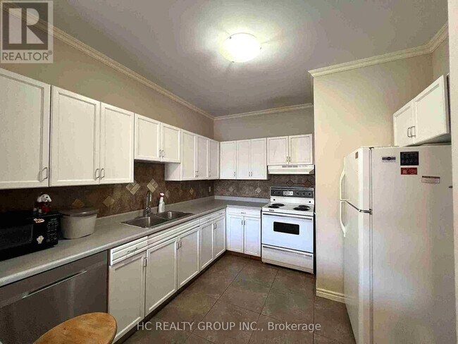 Photo - 1570 Richmond St