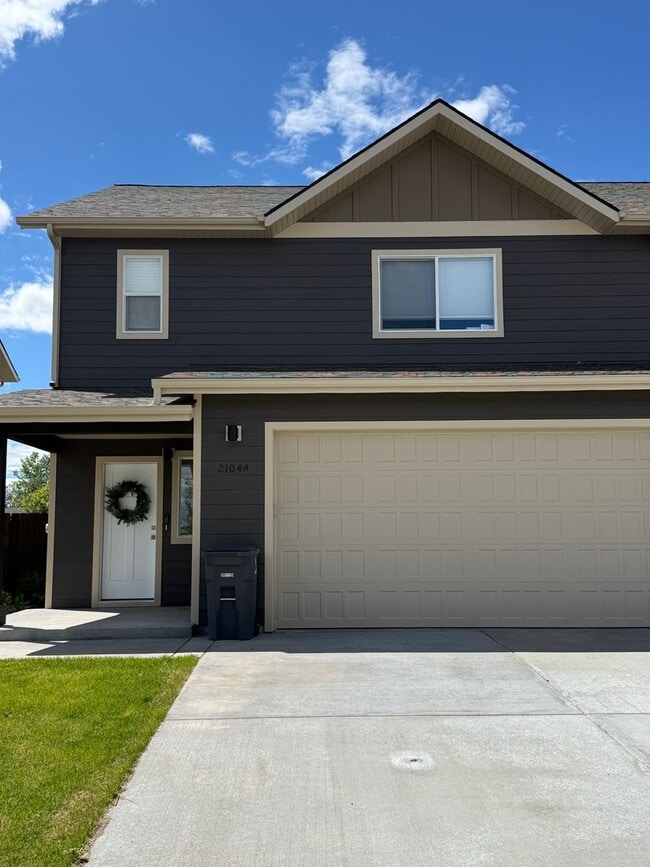 Building Photo - 3 Bed 2.5 Bath with double attached garage in Belgrade