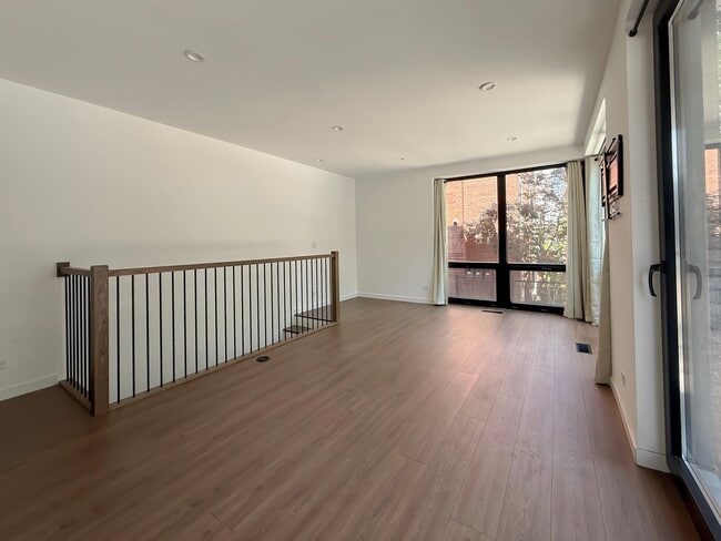 Photo - 3710 N Kenmore Ave