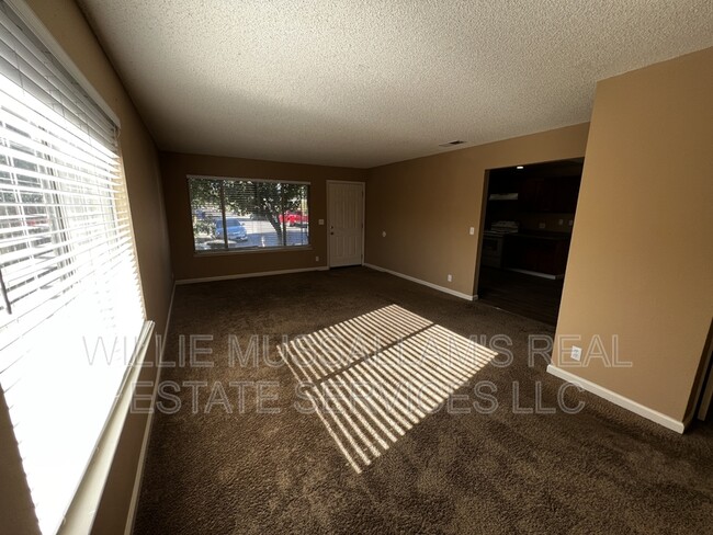Photo - 1625 Court Dr