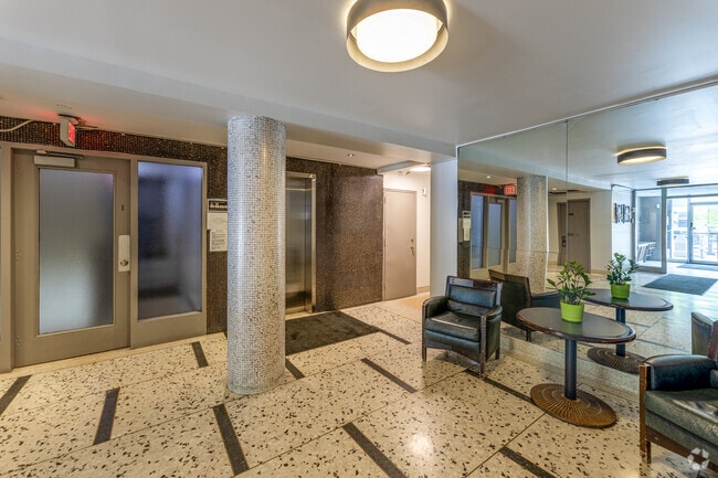 Lobby - 710 Spadina Av