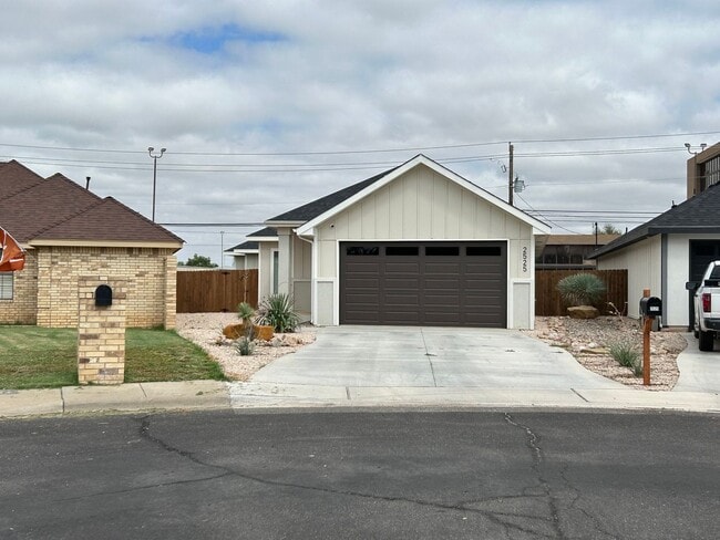Building Photo - Stunning Modern Home Built in 2023!