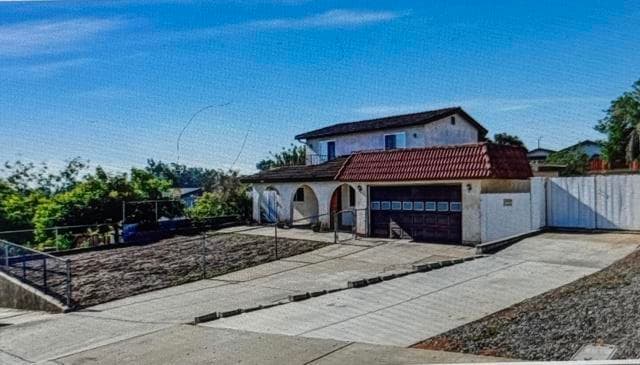 Photo - 735 S Upas St