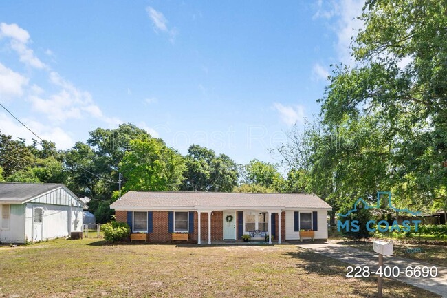 Building Photo - 218 Dogwood Dr