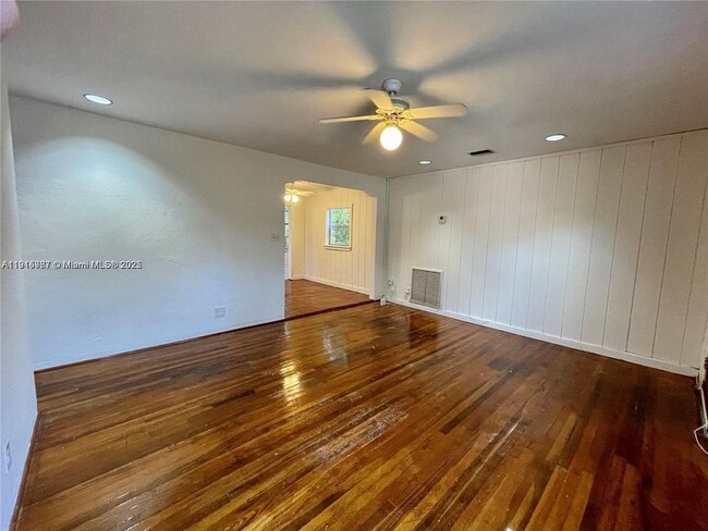 Photo - 5842 SW 60th St