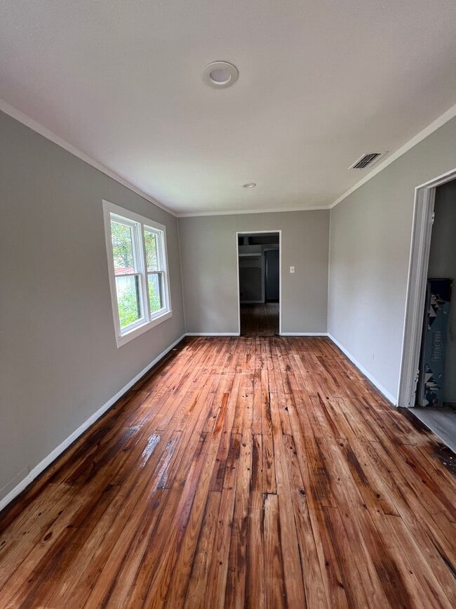 Photo - 335 Henry St