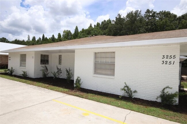 Building Photo - 3255 Bloomingdale Villas Ct