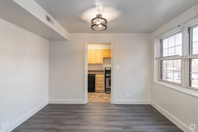 1BR, 1BA - 900SF