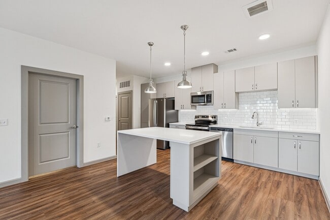 Almacenamiento en isla de cocina Fairhaven - Kelly Hollow