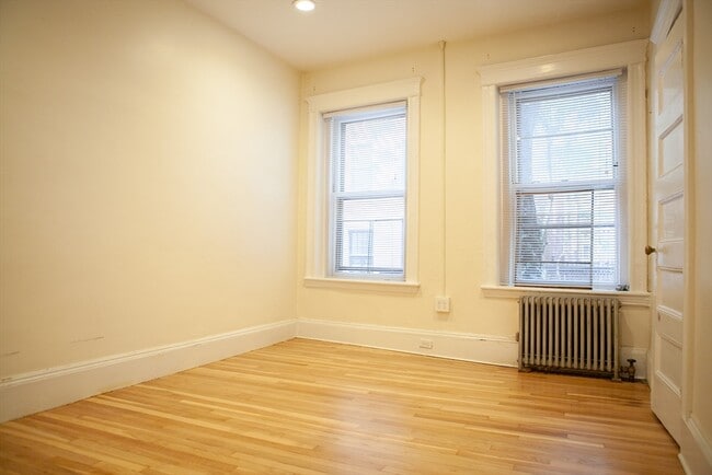 Building Photo - 74 Phillips St Unit 1