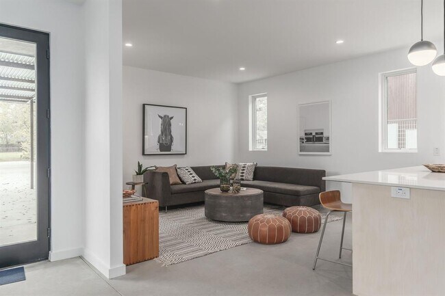 Photo - 915 Tillery St
