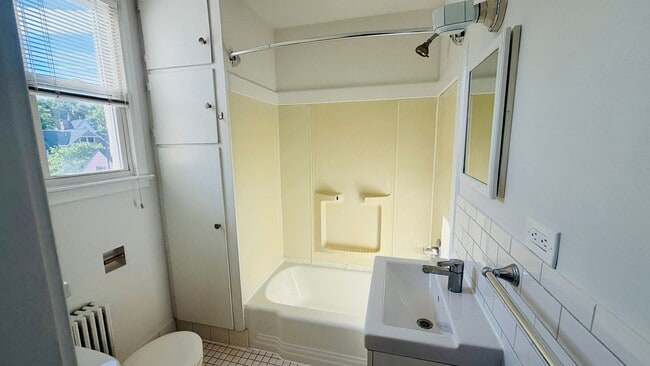 Photo - 3 S Eckar St Unit Apt 3E