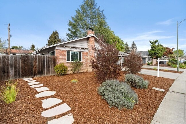 Building Photo - 130 Kittoe Dr Rental