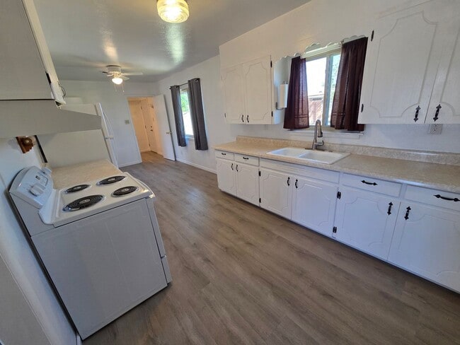 Photo - 3 or 4 Bedroom Home For Rent with New Refrigerated Air