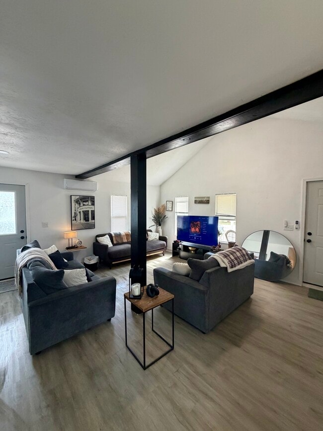 Building Photo - 2935 W Madison St