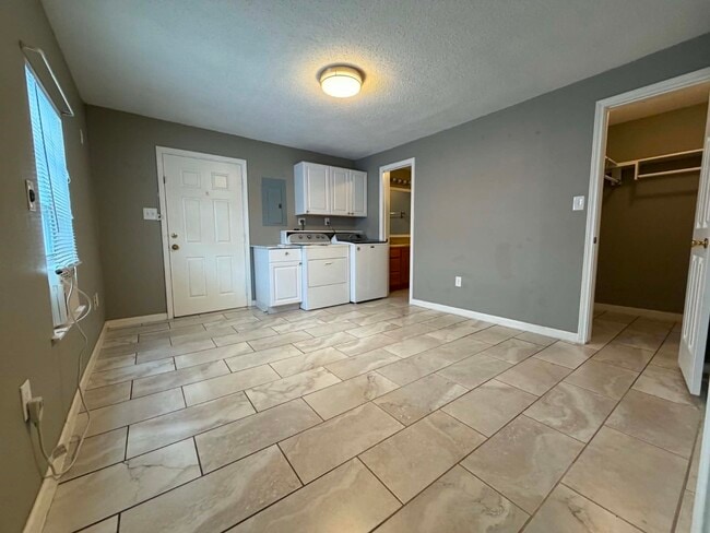 Photo - 1709 Avenue L