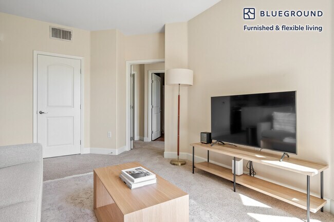 Photo - 2383 N Main St Unidad FL4-ID933