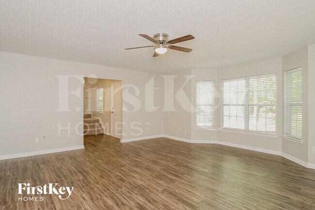 Photo - 944 Highland Glen Rd