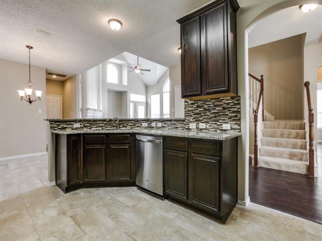 Photo - 2038 Camelot Dr