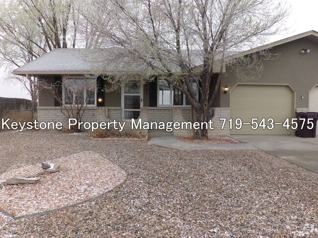 Building Photo - Spacious Pueblo West Duplex - 2 Bedroom/1 ... Unit 881 S. Bellflower Drive Rental
