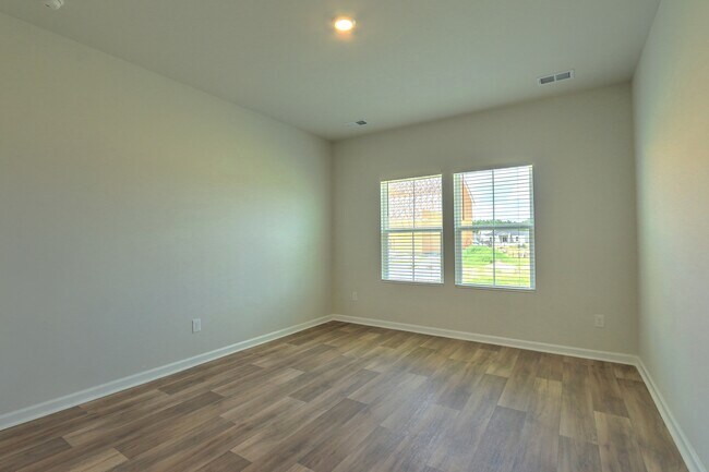 Master bed - 211 River Birch Ln