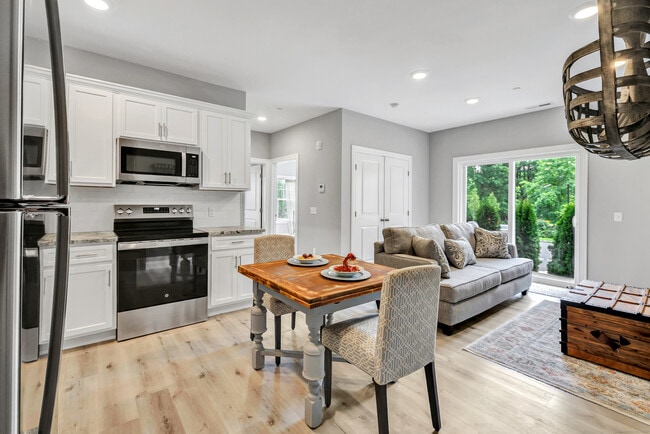 Photo - 303 Bridgeport Ave