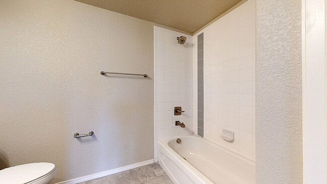 wh_springcreektownhomes_unit1521-101_1253sf_bath2_1200x675 - Spring Creek
