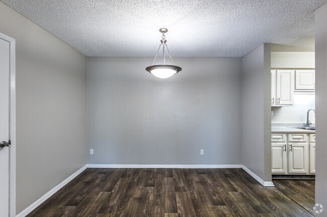 2BR, 2BA - 1,013SF - The Gatsby Renovated - Kitchen