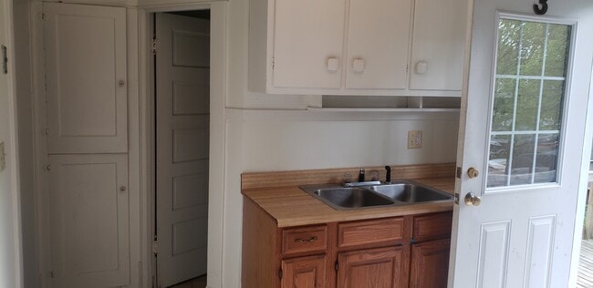 Photo - 307 N Chestnut St Unit 3