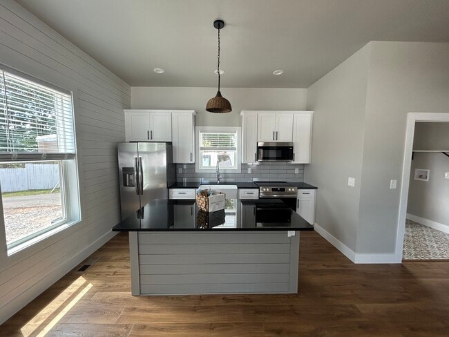 Building Photo - 211 Auttie Cir Rental