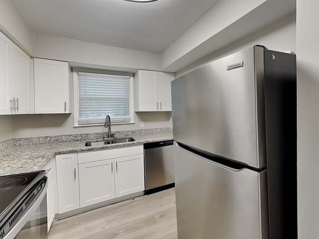 Photo - 415 Plainville Dr SW