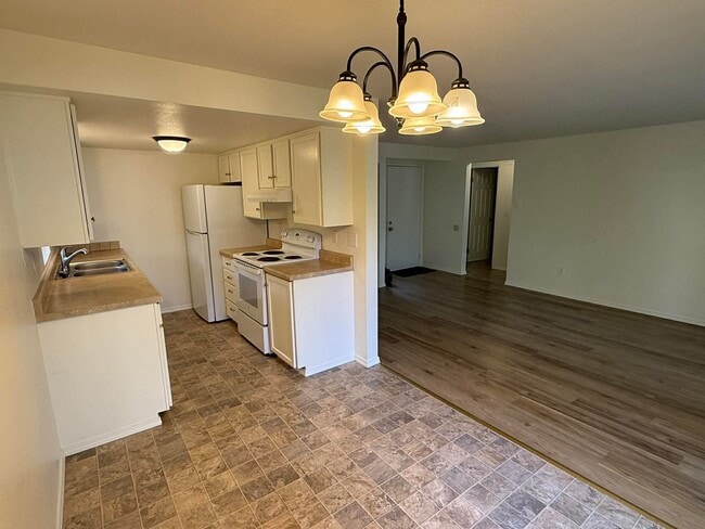 Main living area - 9127 Meridian Pl NE Unit 2