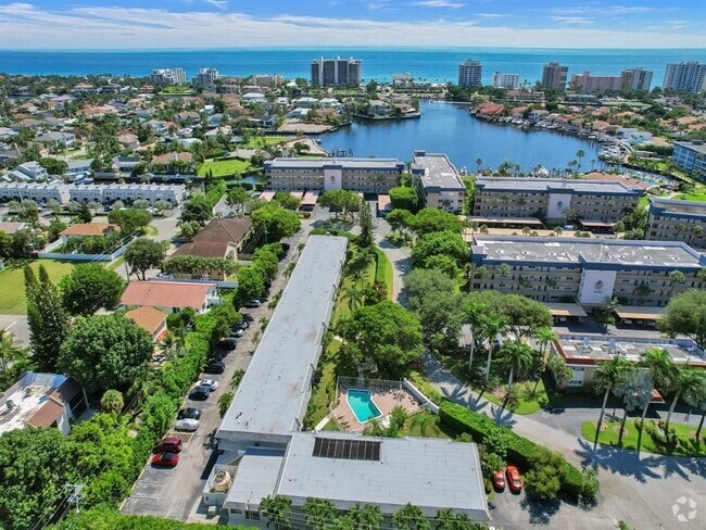 Building Photo - 207 Tropic Isle Dr Rental