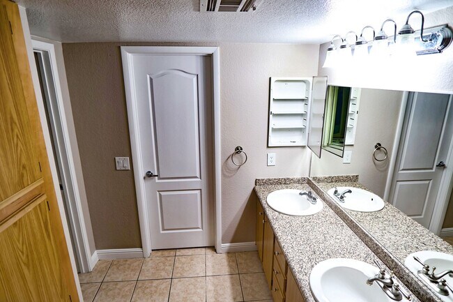 Photo - Great Upper Condo at Tuscan Villas, Hacienda and Decatur